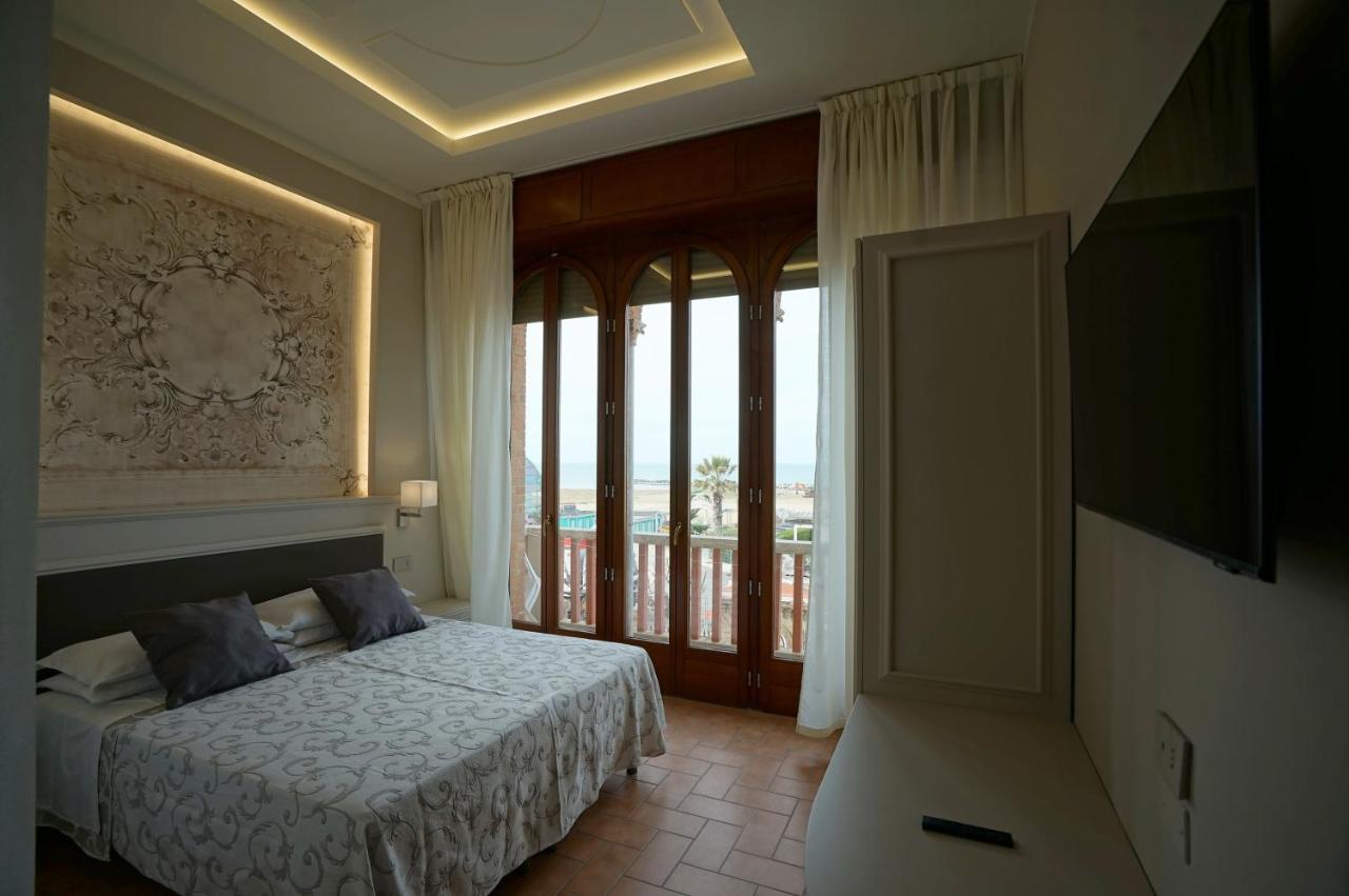 Hotel Villa Fulgida Cattolica Exterior foto