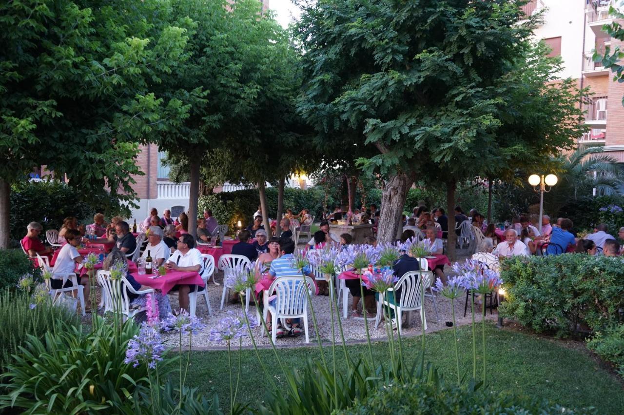 Hotel Villa Fulgida Cattolica Exterior foto